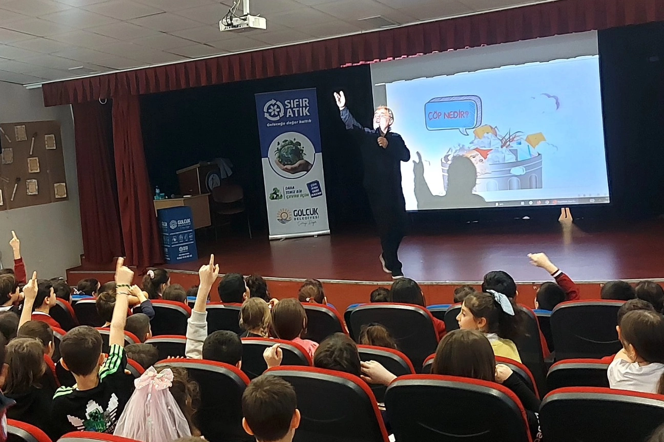Gölcük'te 100'den Fazla Öğrenciye Geri Dönüşüm Eğitimi Verildi