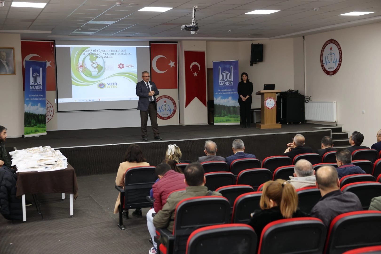 Mardin'de 400 Geri Dönüşüm Kutusu Dağıtıldı: Çevre Eğitimi Başladı