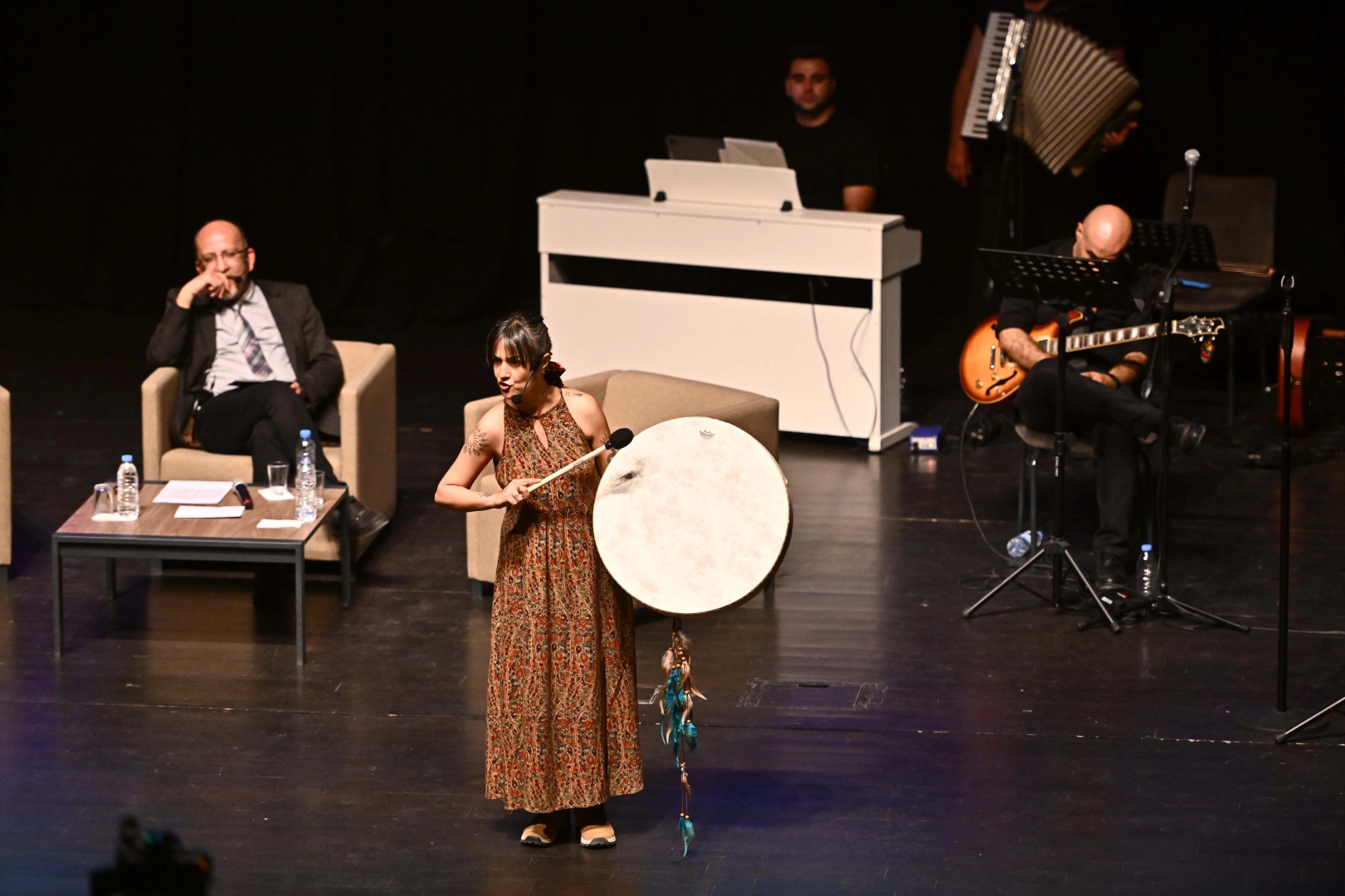 Muratpaşa'da Şiir ve Müzik Buluştu: Unutulmayan Dizeler ve Ezgiler Akşamı