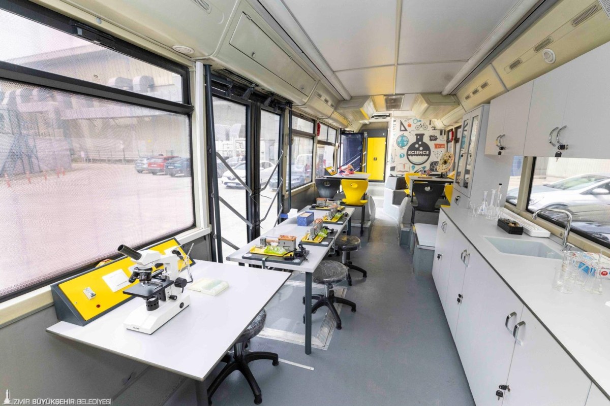 İzmir'den Adıyaman'a Bilim Köprüsü: Gezici Laboratuvar Otobüsü Yola Çıktı