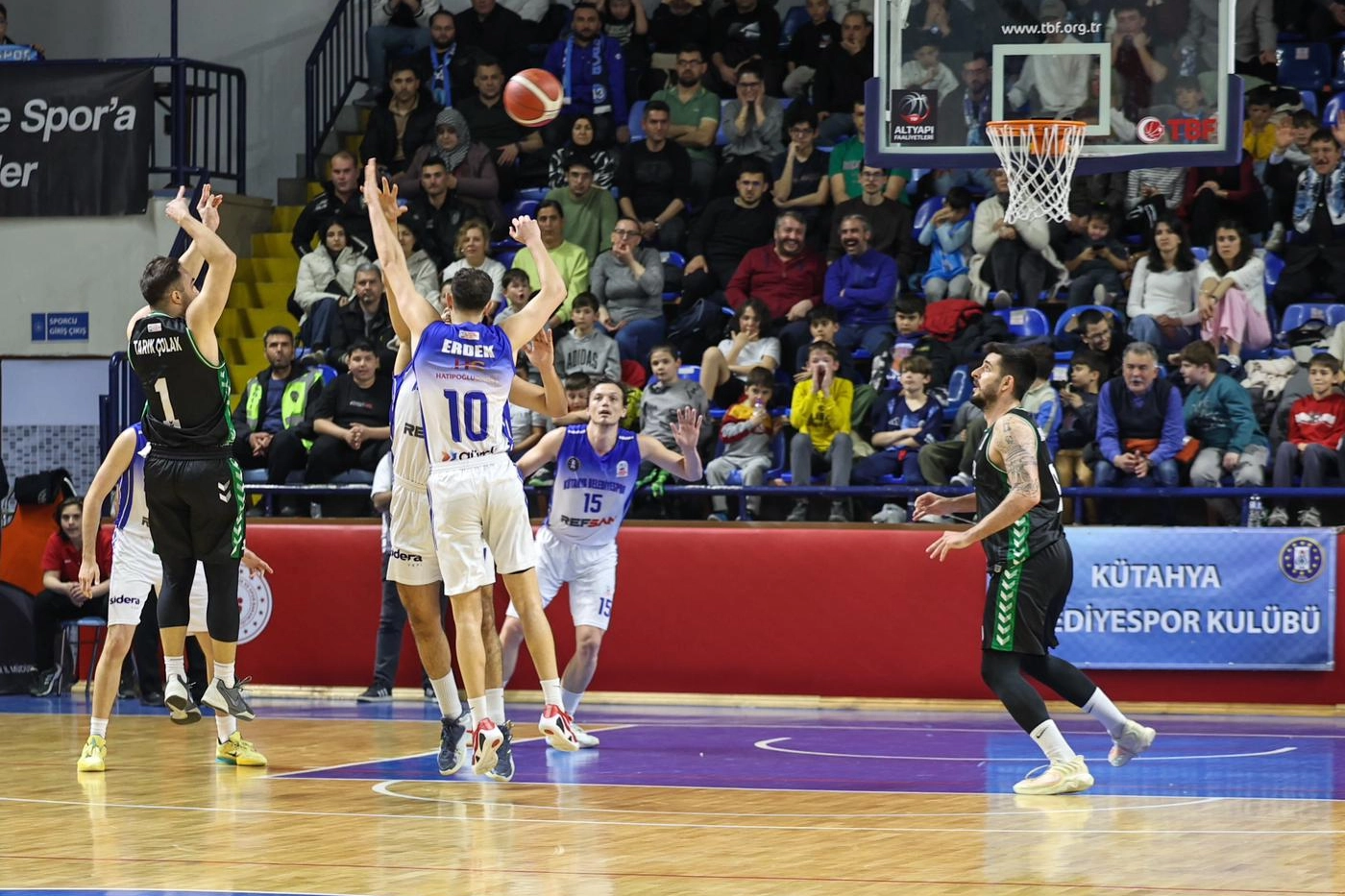 Sakarya BŞB Basketbol, Kütahya'yı 81-76 Yenerek 1. Lig'e Yükseldi