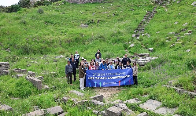 Çeşme'de Otizm Farkındalık Yürüyüşüne Yoğun Katılım