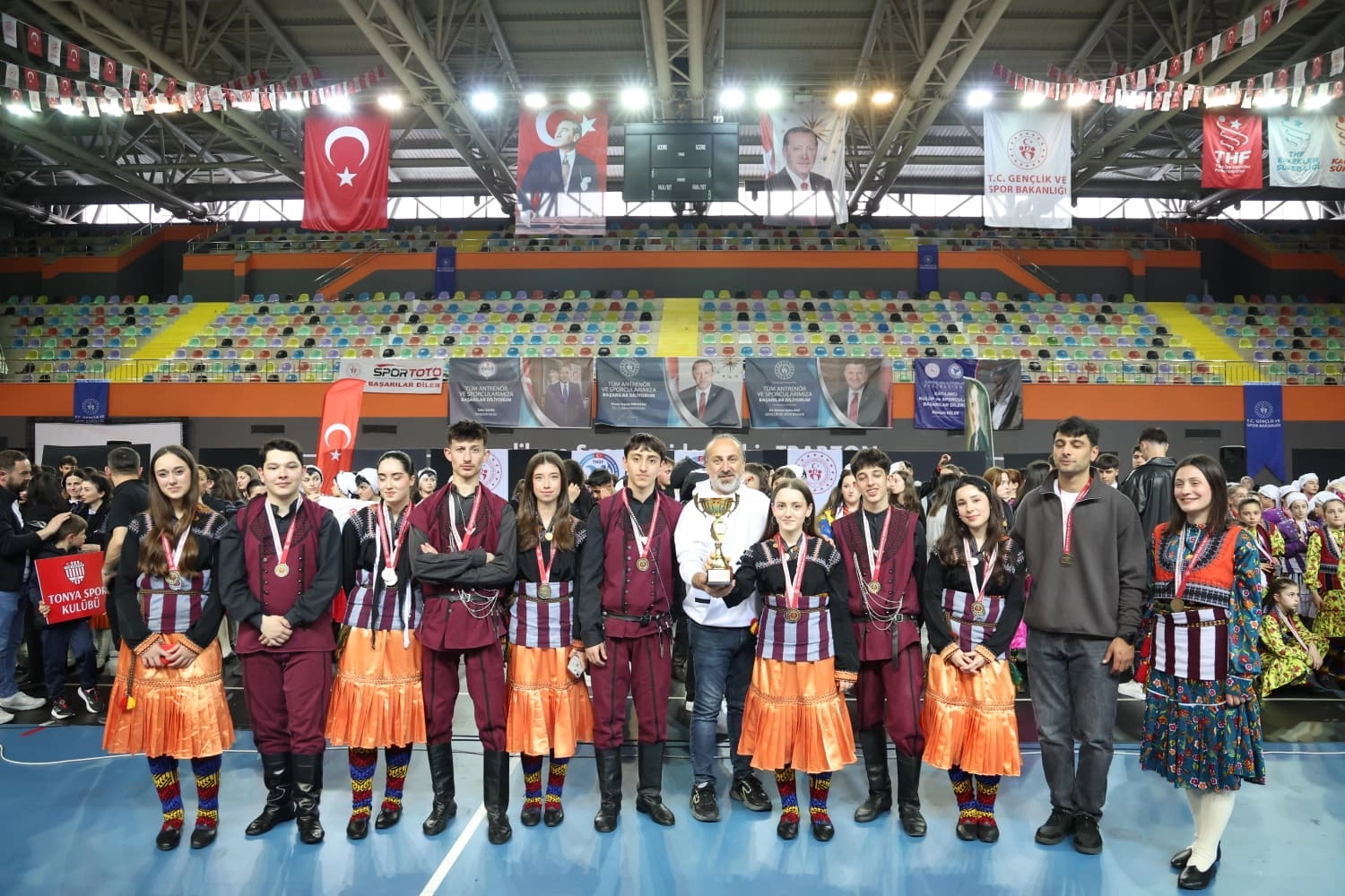 Trabzon Büyükşehir Kulübü, Halk Oyunlarında İki Kategoride Şampiyon Oldu