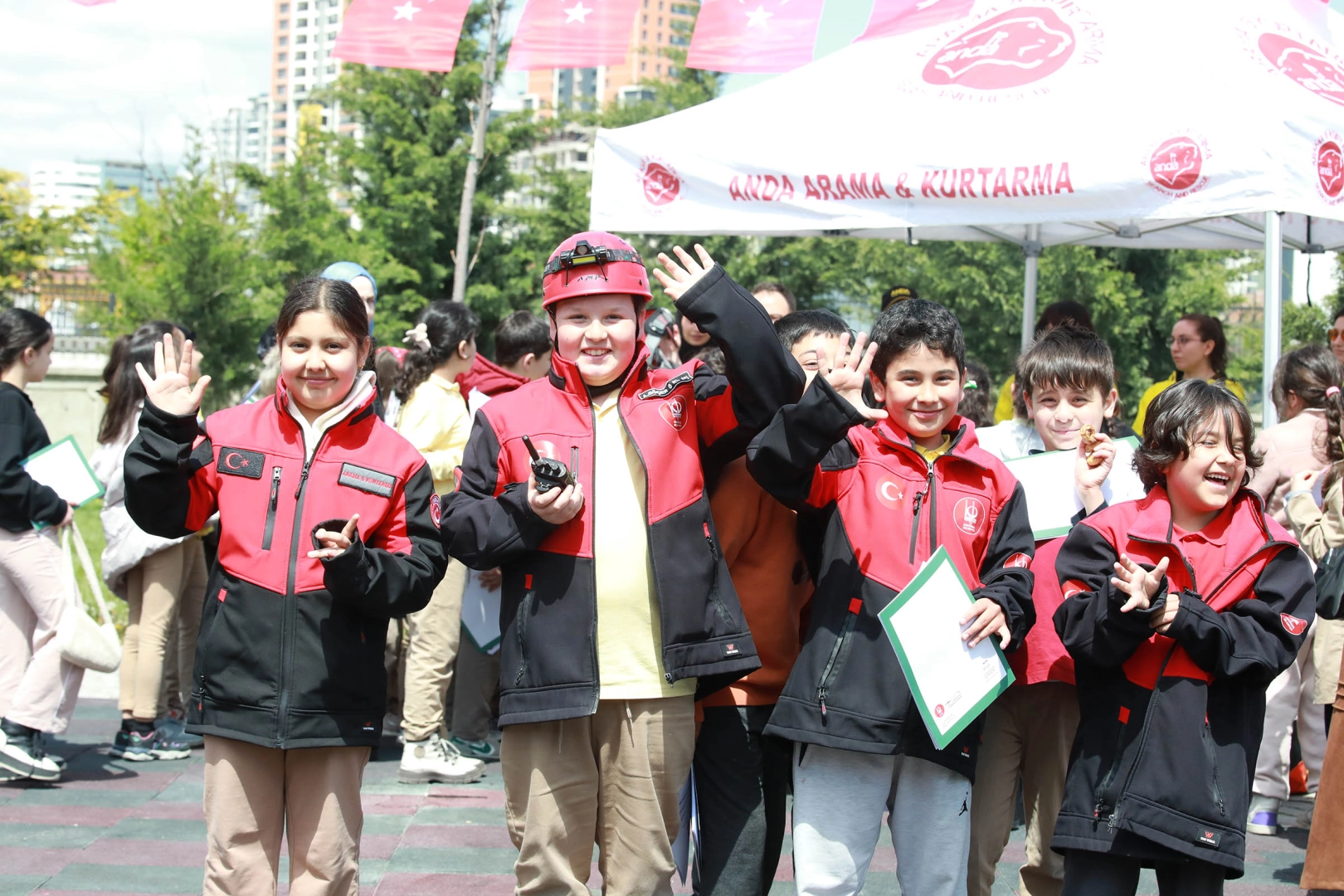 Keçiören'de 2 Saatlik Afet Eğitimi: Çocuklara Hayat Kurtaran Kart Dağıtıldı