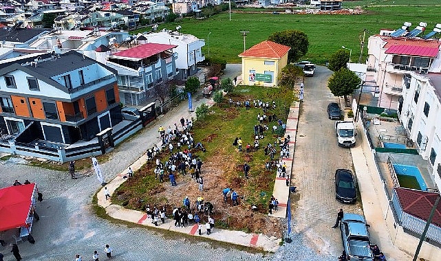 Didim'de Öğrenciler 100 Fidan Dikti: Çevre Bilinci Ağaçlarla Büyüyor