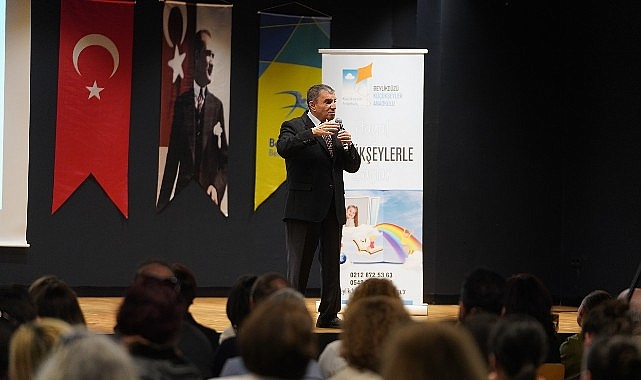 Üstün Dökmen Beylikdüzü'nde Aile İçi İletişimin Sırlarını Paylaştı