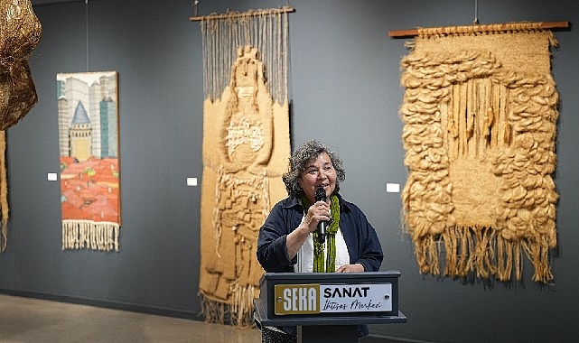 Kocaeli'de Dünya Sanat Günü'nde Açılan 'Doku Renk ve İzler' Sergisi Yoğun İlgi Gördü