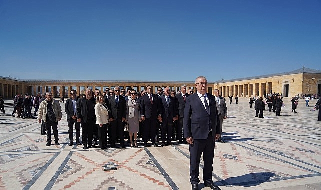 Edremit Belediyesi Tarihinde İlk Kez Anıtkabir'de Resmi Tören Düzenledi