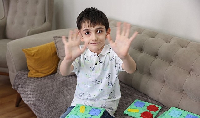 Bağcılar'da Evde Eğitim Alan Özel Çocuklara 23 Nisan Sürprizi