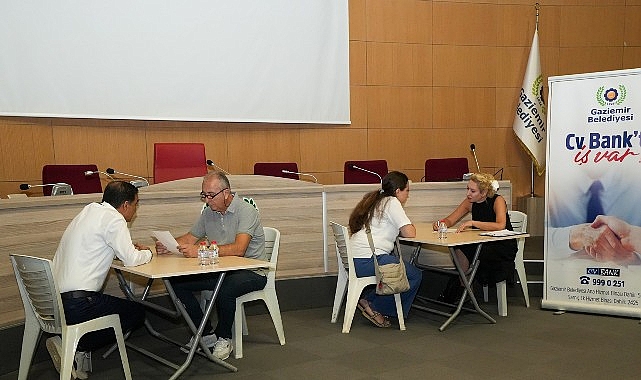 Gaziemir'de İstihdam Seferberliği: CV Bank 2 Yılda 2.171 Kişiyi İş Sahibi Yaptı