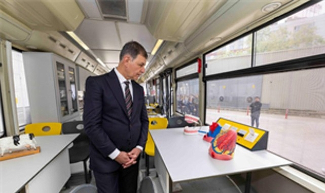 Deprem Bölgesindeki Çocuklara Bilim Otobüsü: 23 Nisan Hediyesi Yola Çıktı