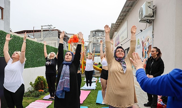 Buca'da Kadınlar Yoga ile Buluştu: Gülşah Durbay Merkezi'nden 100'lerce Kadına Destek