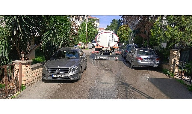 Maltepe'de Bahar Temizliği: İdealtepe Mahallesi Detaylı Temizlikle Yenilendi