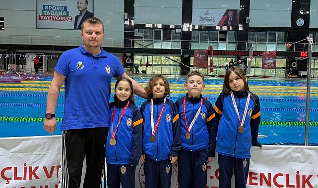 İnegöl Belediyespor Yüzme Takımı 18 Madalya ile Gurur Yaşattı