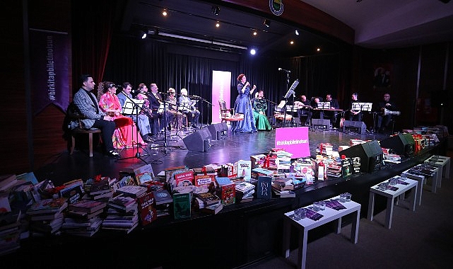 İnegöl'de Edebiyat ve Müzik Şöleni: 3 Bin Kitap Toplandı