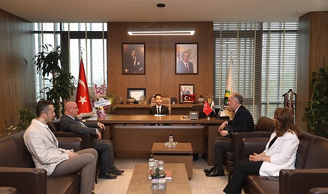 İnegöl'de 23 Nisan'da Başkan Koltuğuna 3. Sınıf Öğrencisi Umut Alp Yiğit Oturdu