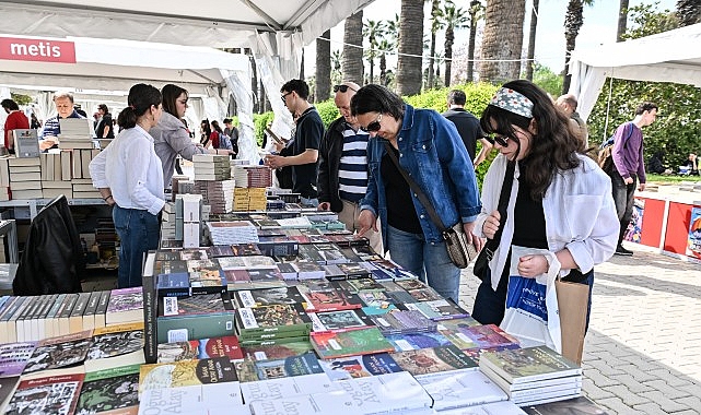 İZKİTAP Fuarı'nda Öğrenci Akını: Kitap Sevgisi Kültürpark'ta Yeşeriyor