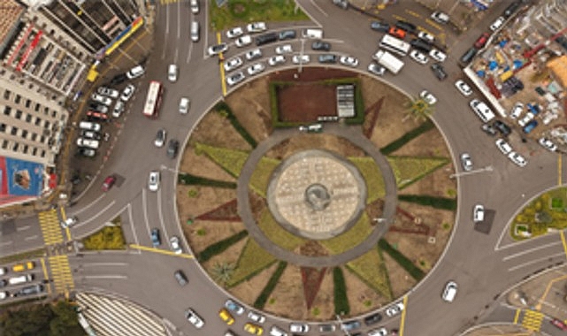 9 Eylül Meydanı 4 Bin Metrekarelik Yeşil Dönüşümle Nefes Aldı