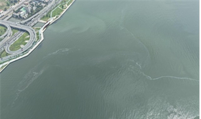 İzmir Körfezi'nde 10. Kirlilik Alarmı: Bayraklı'da Dış Kaynaklı Atık Tespiti