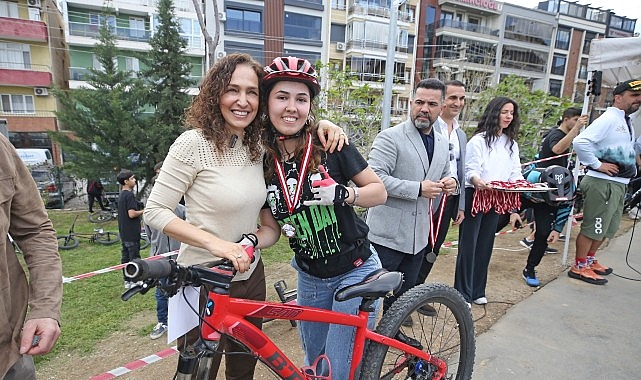 Karşıyaka'da 60 Sporcu Pedal Çevirdi: Pump Track Yarışı Heyecanı