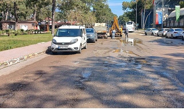 Kemer'de 6 Mahallede Altyapı Seferberliği: Yollar Yenileniyor