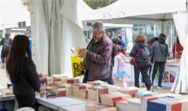 İzmir Kitap Fuarı'nda 26 Nisan'a Kadar Kent Hafızasına Yolculuk