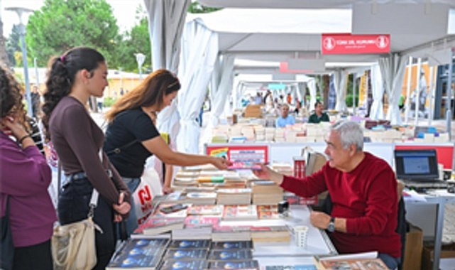 İZKİTAP 7. İzmir Kitap Fuarı Başlıyor: 10 Günde 400 Yazar ve 500 Etkinlik