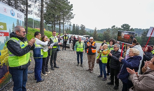 Maltepe'de Belediye ve Gönüllüler Ormanı Temizledi: Atıklar Geri Dönüşümle Yaşlılara Destek Olacak