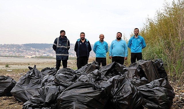 Kocaeli'de Mavi Takım 50 Torba Atık Topladı: Sahil Temizliği Sürüyor