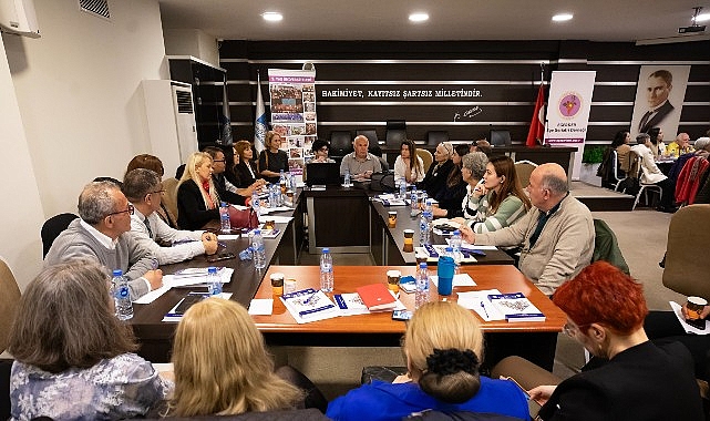Narlıdere'de 3. Yaş Üniversitesi Kuruluyor: İzmir'de 3. Çalıştay Tamamlandı