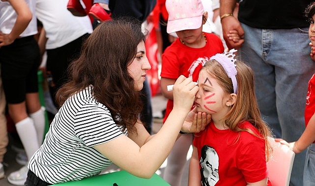 Narlıdere'de 23 Nisan Coşkusu: Çocuk Şenliği ve Senfoni Konseri