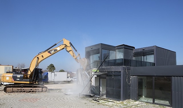 Nilüfer'de 3 Kaçak Yapı Yıkıldı: Toplam 1992 Metrekare Alan Temizlendi