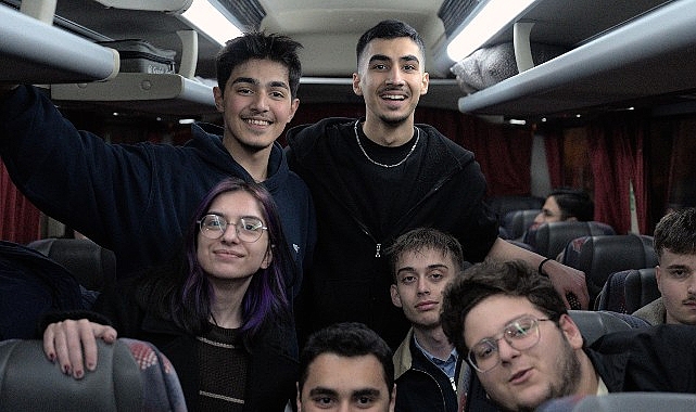 Maltepeli Öğrenciler Çanakkale'de Duygu Dolu Anlar Yaşadı: Başkan Köymen Talebi Yerine Getirdi