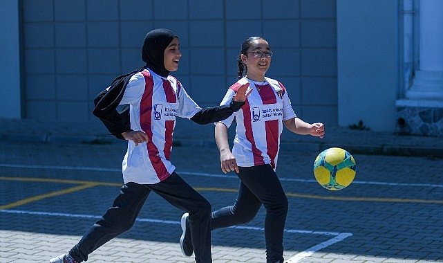 İnegölspor 1.100 Öğrenciye Forma Dağıttı: Toplamda 4.407 Çocuğa Ulaşıldı