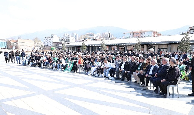 Bursaspor Taraftarları Osmangazi Meydanı'nda Dev Ekranda Zaferi Kutladı