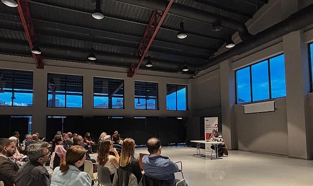 Pancar Deposu'nda Sıradan İnsanın Sosyolojisi: Hoggart'ın Mirası Tartışıldı