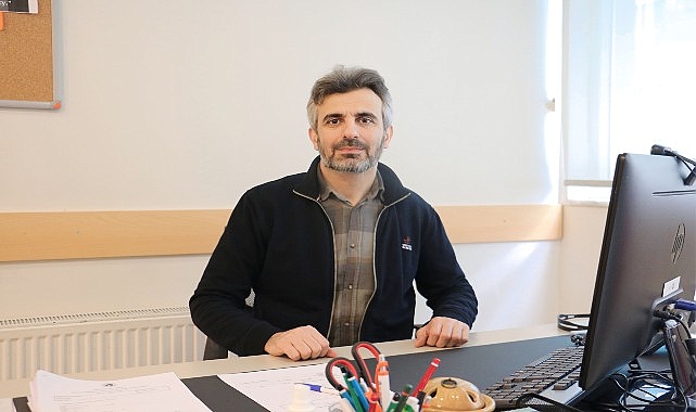 Uzman Uyarıyor: Plaza Dili ve Emoji Kültürü Türkçeyi Köksüzleştiriyor