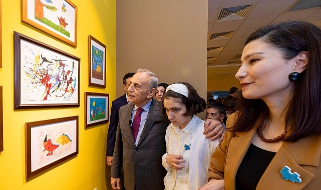 13 Yaşındaki Ayşegül'ün Otizm Farkındalık Sergisi Sanatseverleri Büyüledi