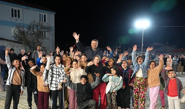 Saray'da Dünya Romanlar Günü Şenliği: Popstar Erkan Sahne Aldı, Kalabalık Coştu