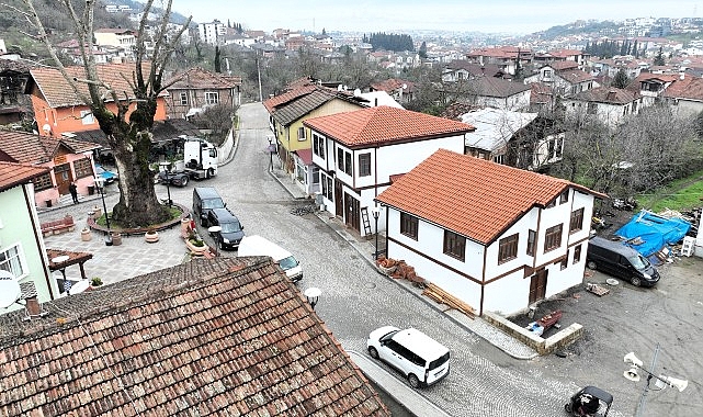 Gölcük Saraylı'daki 120 Yıllık Tarihi Bina Restorasyonla Kültür Merkezi Oluyor