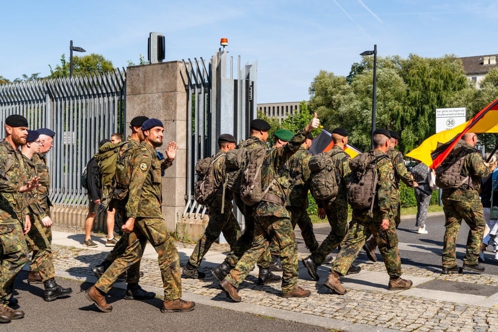 Almanya'dan Tarihi Adım: 17-45 Yaş Erkekler Yurt Dışına Çıkış İzni Alacak