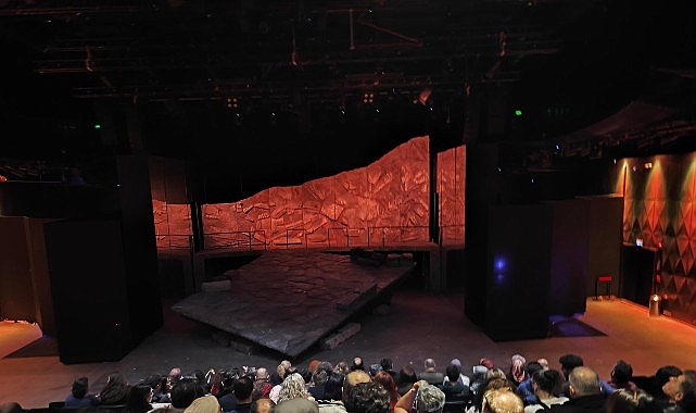 Kocaeli Şehir Tiyatroları'nın 'Sinan' Oyunu İstanbul'da Fırtına Gibi Esiyor