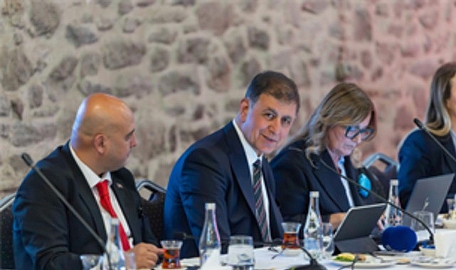 İzmir'de Turizme Destek: Su Faturası İndirimi ve İZMAR Depo Müjdesi