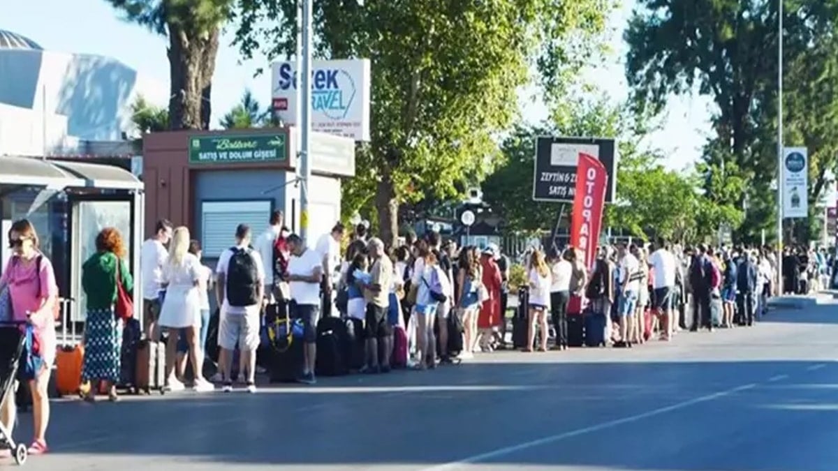 Yunan Adaları Kapıda Vizesi 1 Yıl Daha Uzatıldı: Türk Turist Akını Sürecek