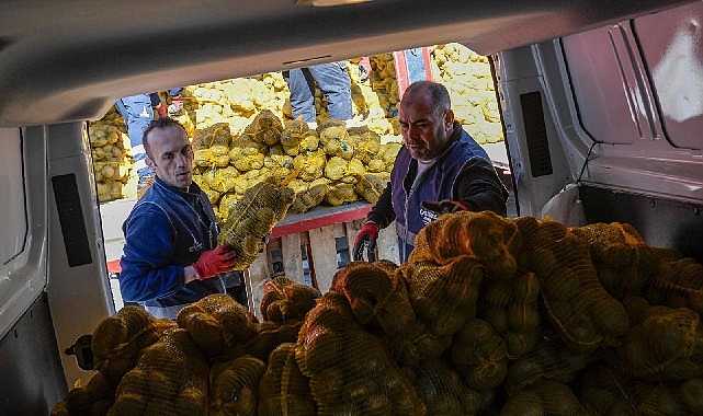 İzmir'de Yangın Mağduru Üreticiye 300 Ton Patates Alımı, 60 Bin Aileye Dağıtılıyor