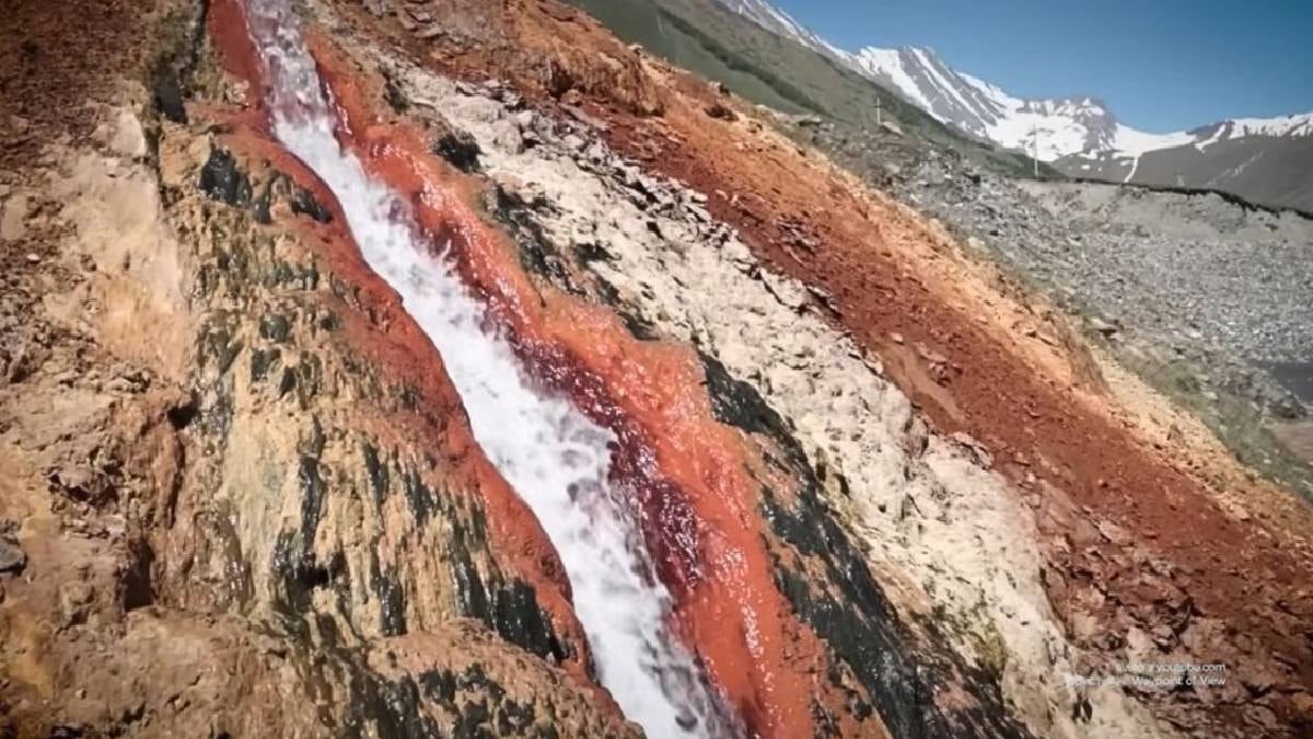 Truso Vadisi'nde Demir Oksitlenmesiyle Oluşan Kızıl Manzaralar ve 80°C'lik Kaynaklar