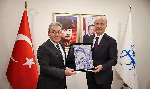 YÖK Başkanı Özvar, Ege Rektörleri ile İzmir'de Buluştu: 12 Bin Öğrenciye Uygulamalı Eğitim