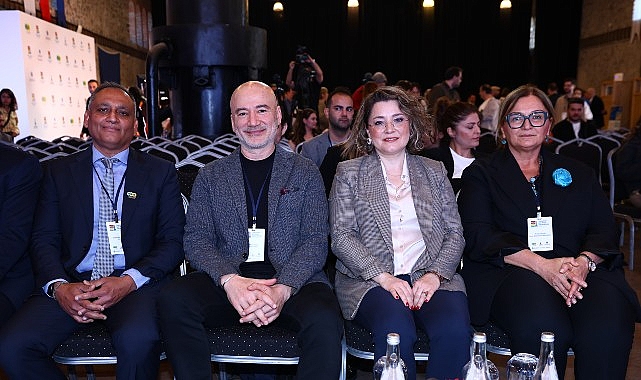 İzmir'de İklim Dayanıklılığı Projesi: 98 Kadın Mahalle Bostanında Ürün Ekti