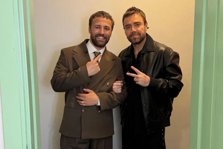 Murat Dalkılıç, Anıl Durmuş Konserinde Sahneye Çıkarak 'Yalan Dünya'yı Söyledi