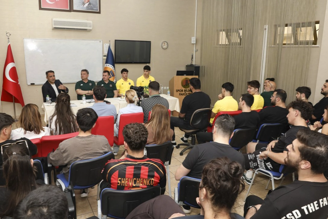 Mersin'de Basketbol Altyapısı Paneli: Türkiye'nin Sistemi Eleştirildi